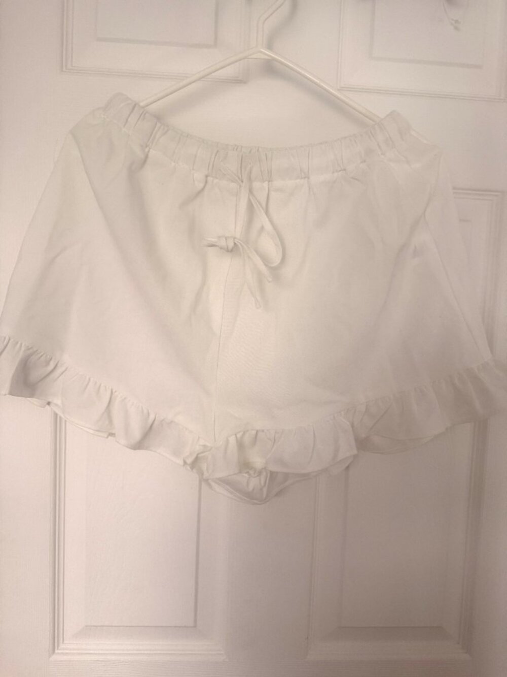 White Ruffle 2-Piece Lounge Set NWT Size Large - Picture 5 of 6